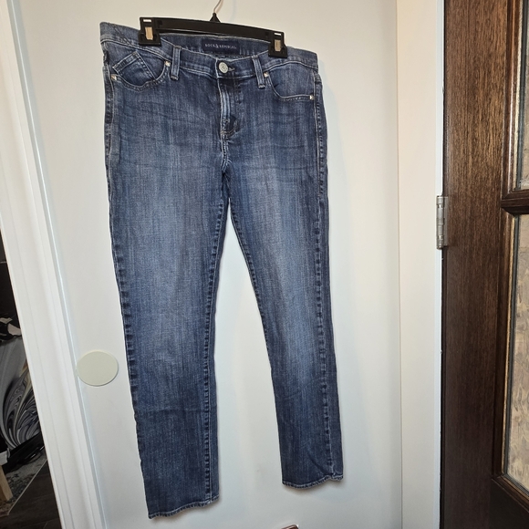 Rock & Republic Women's Jeans Berlin Sz 14 Straight Leg Lightly Acid Washed - Picture 2 of 7